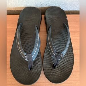 Chaco  Mens size 13 Black Flip Flop Sandals with Blue Strap Detail